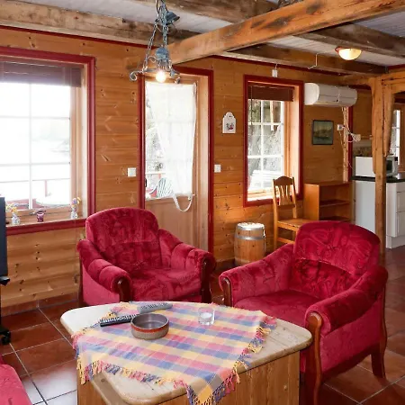 Bergholmen Apartment *